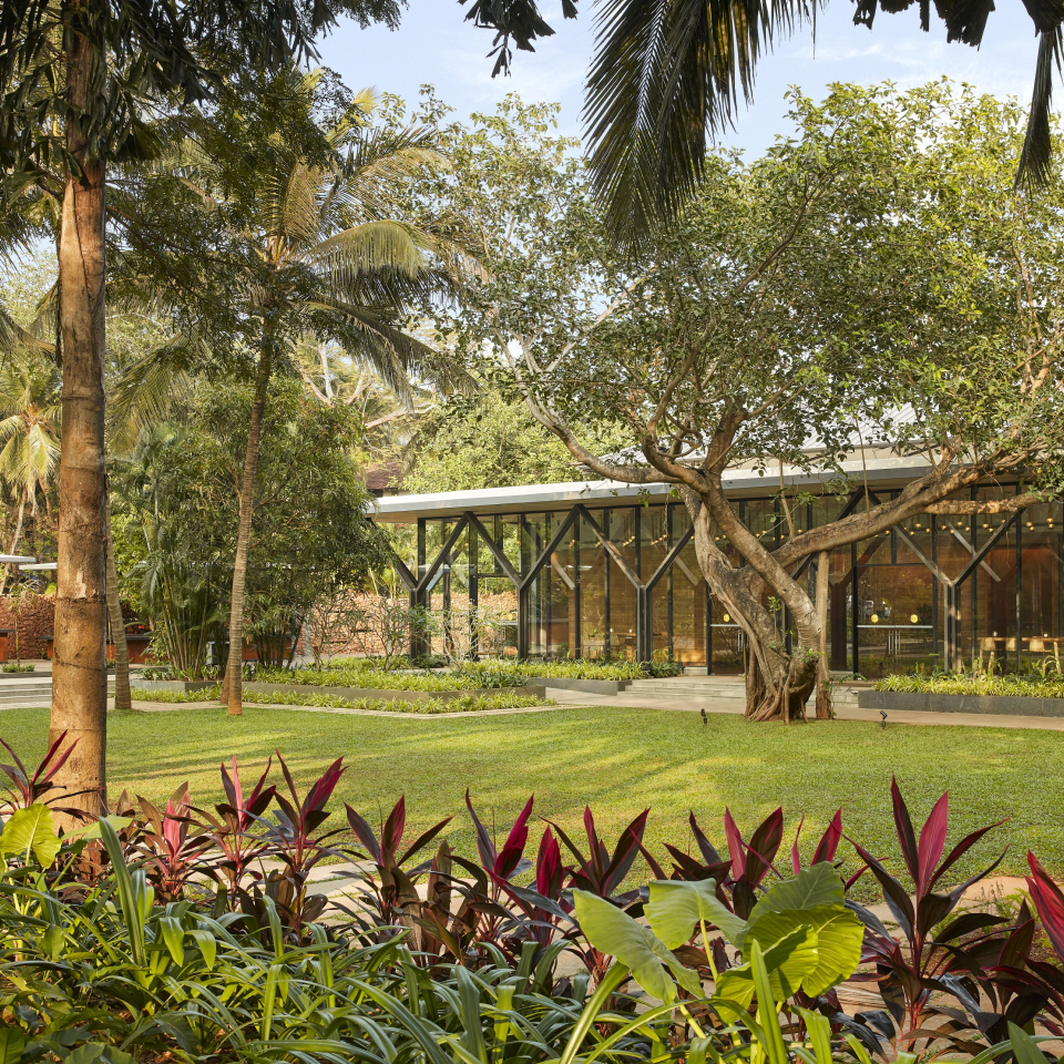 outdoor courtyard wedding venue