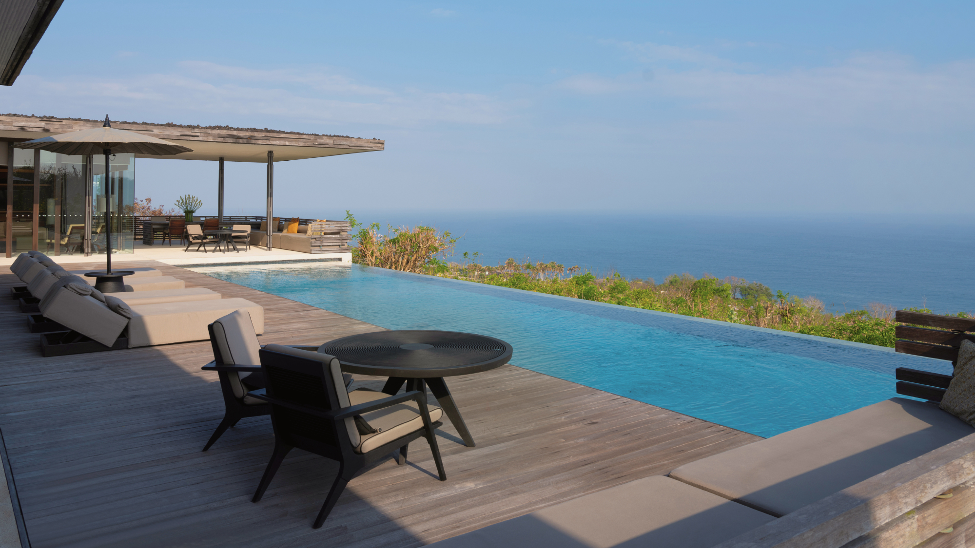 Three bed cliff edge villa overlooking the ocean