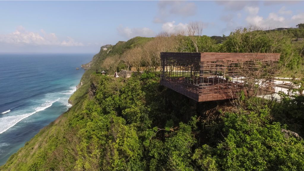 Uluwatu villas overlooking the ocean