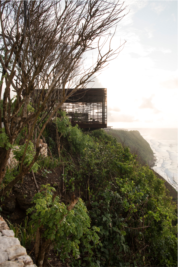Uluwatu villas cliff edge
